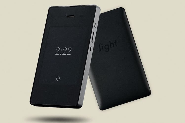 The Light Phone II хвастается экраном на электронных чернилах, возможностью слушать музыку и подкасты, делать заметки и пользоваться калькулятором.